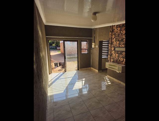 6 BEDROOM HOUSE FOR SALE IN VANDERBIJLPARK CW 6